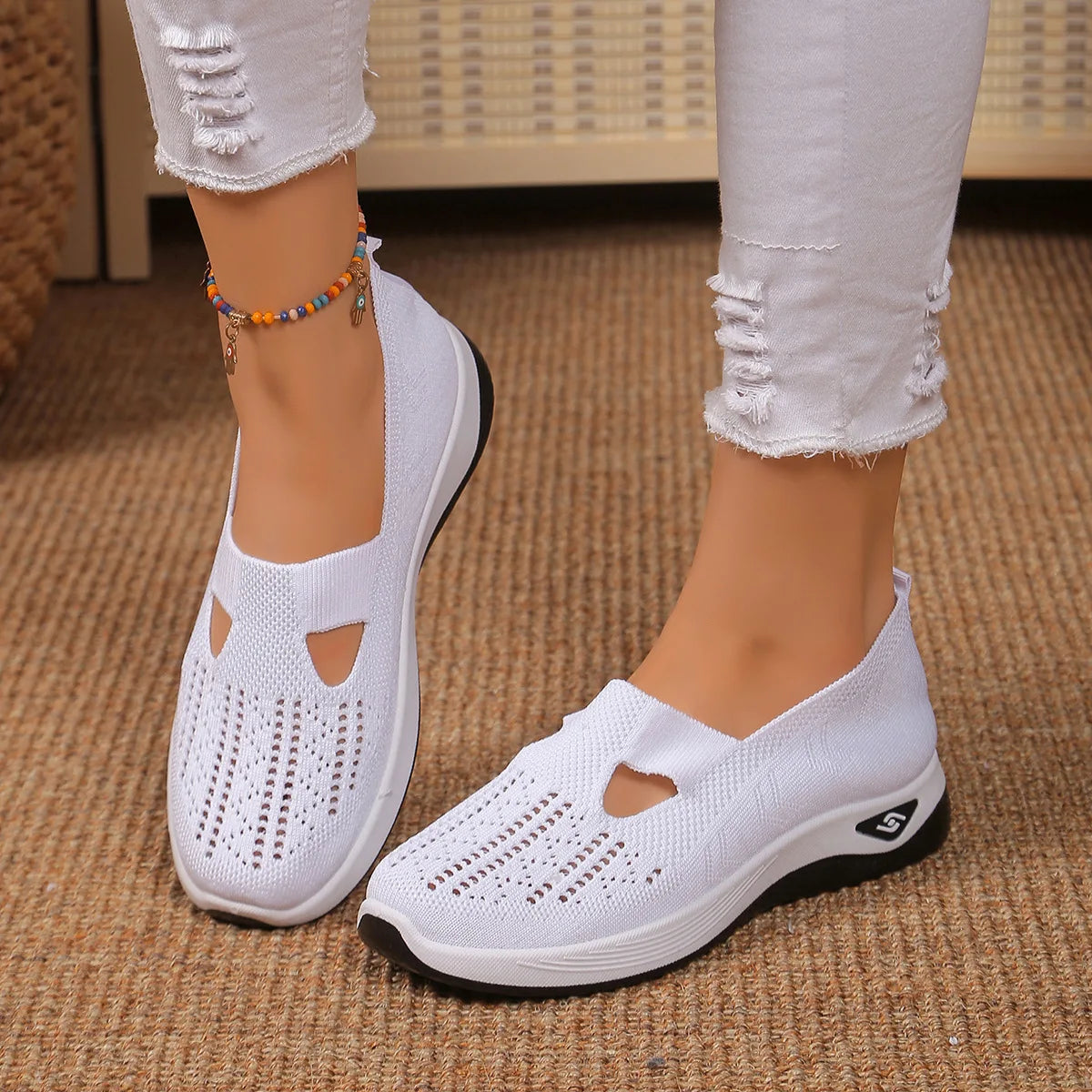 Breathable women's sneakers