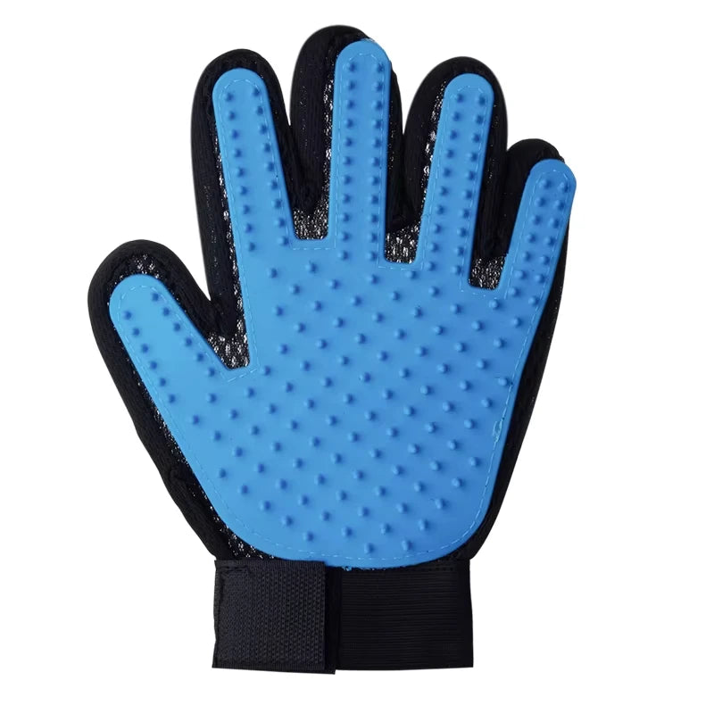 Self-cleaning gloves for cats
