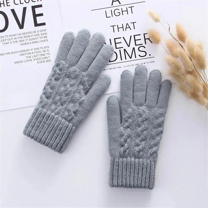 warm finger gloves with touchscreen