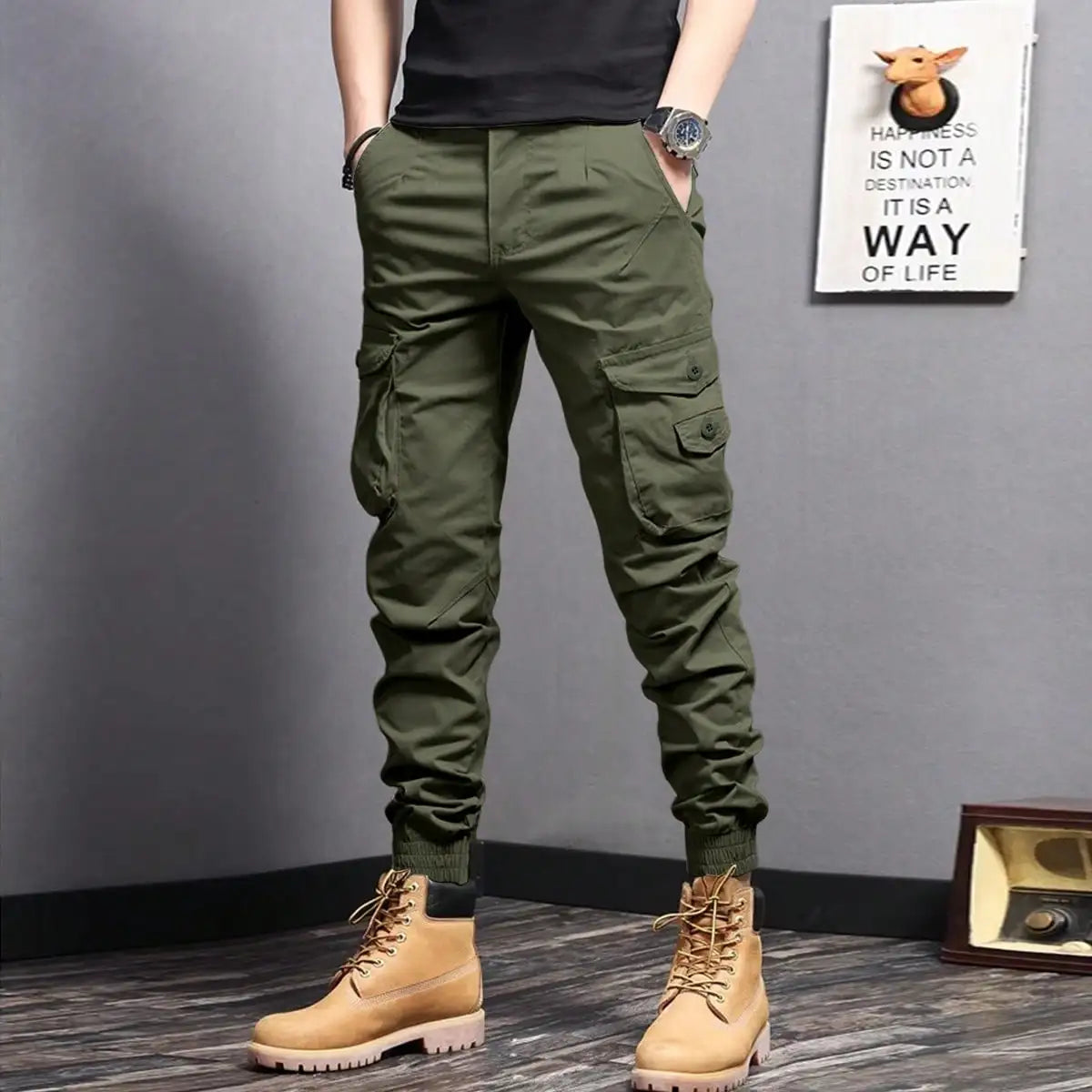 Casual tapered pants with side pockets