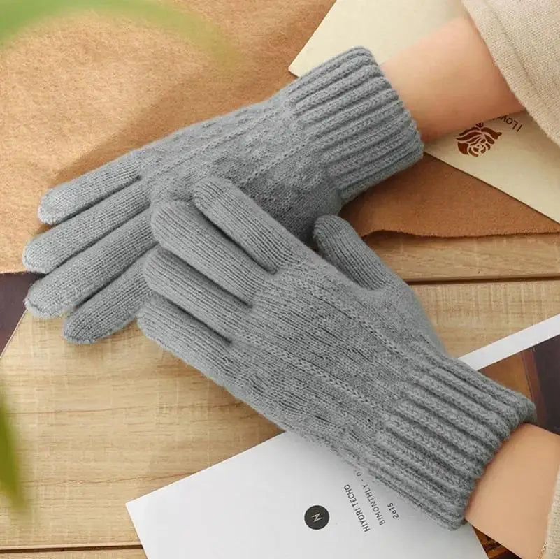 warm finger gloves with touchscreen