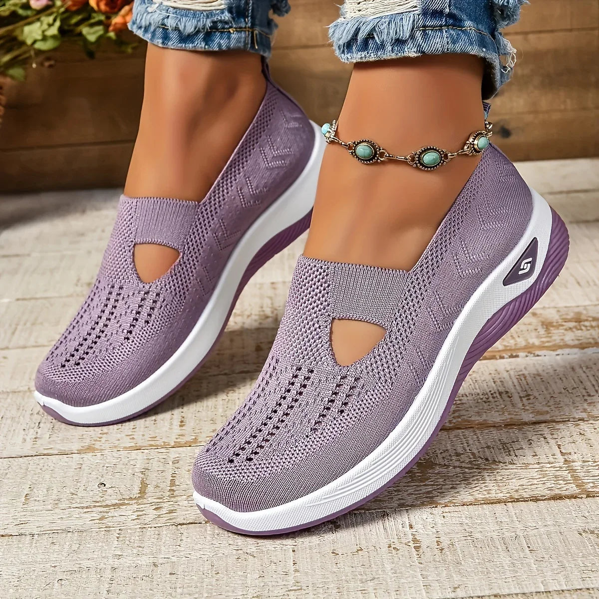 Breathable women's sneakers