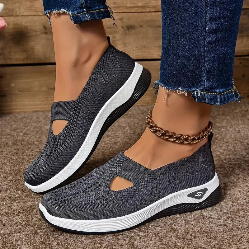 Breathable women's sneakers