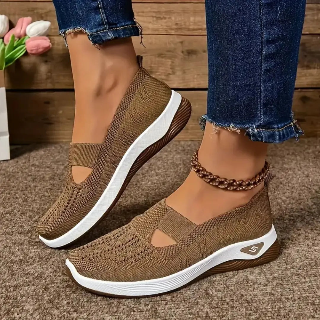 Breathable women's sneakers