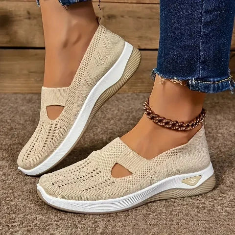 Breathable women's sneakers