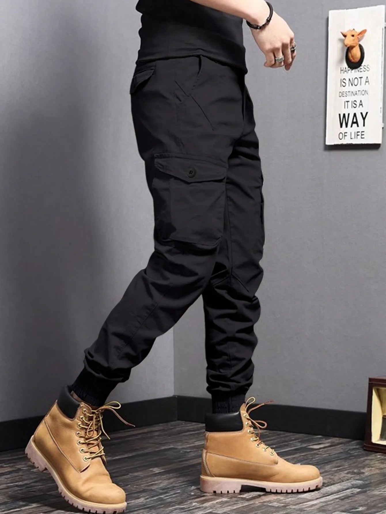 Casual tapered pants with side pockets